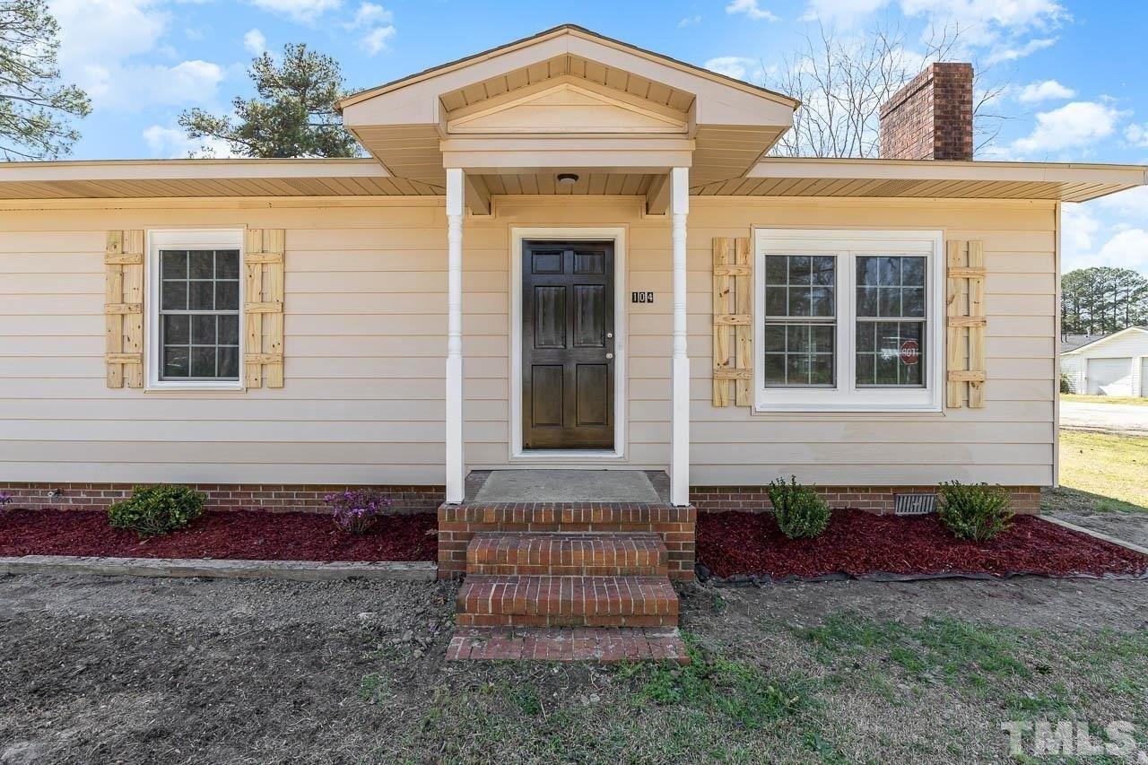 E Caroline Ave, Smithfield, NC 27577