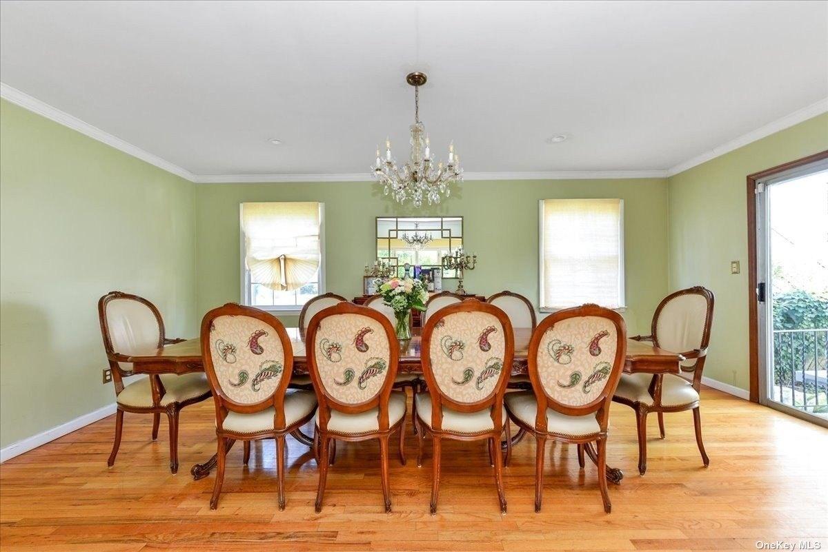 Sealy Ct, Lawrence, NY 11559