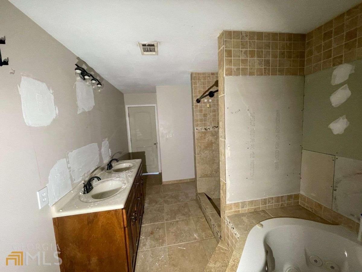 Brushy Creek Ln, Jackson, GA 30233
