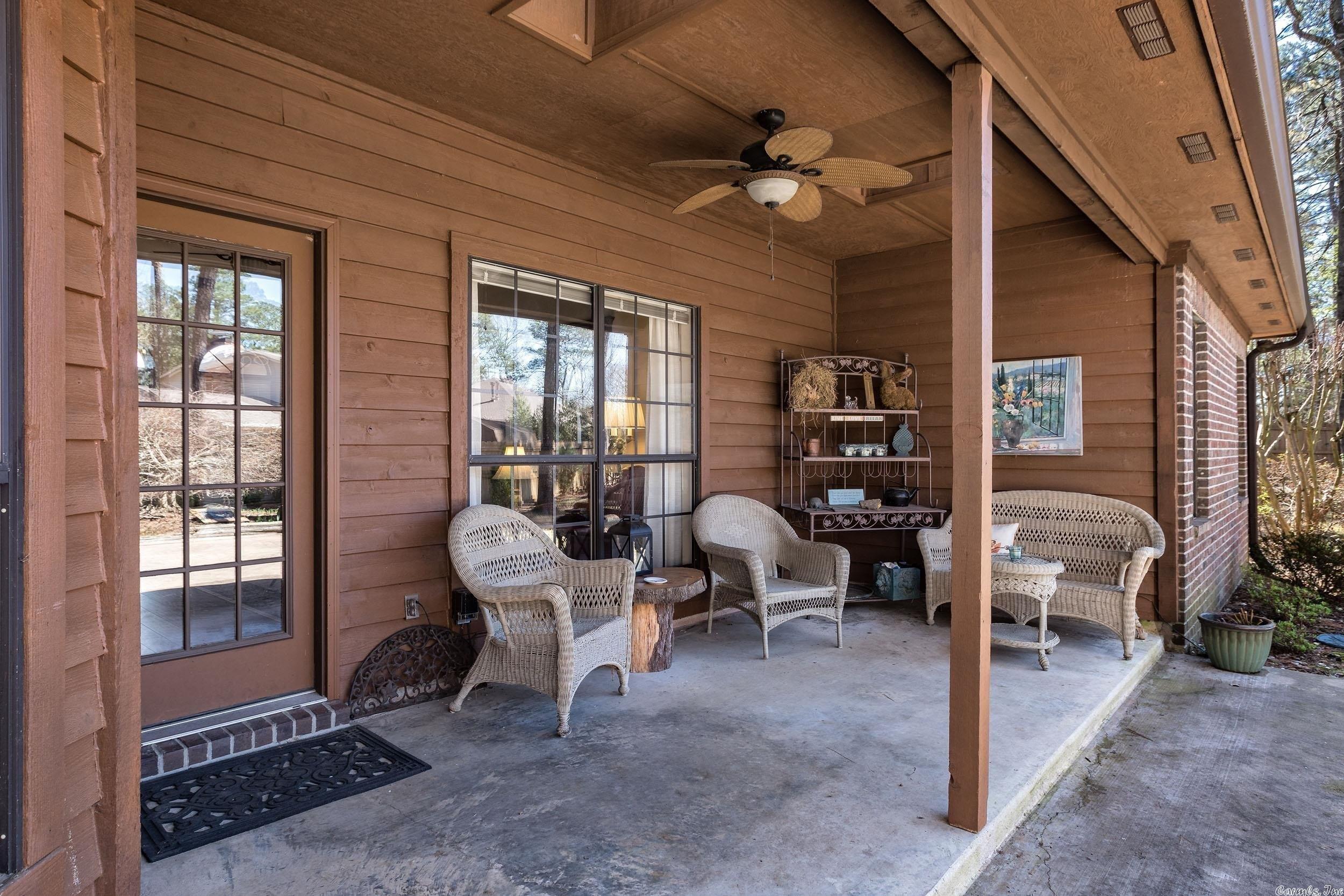 Leeward Ct, Maumelle, AR 72113