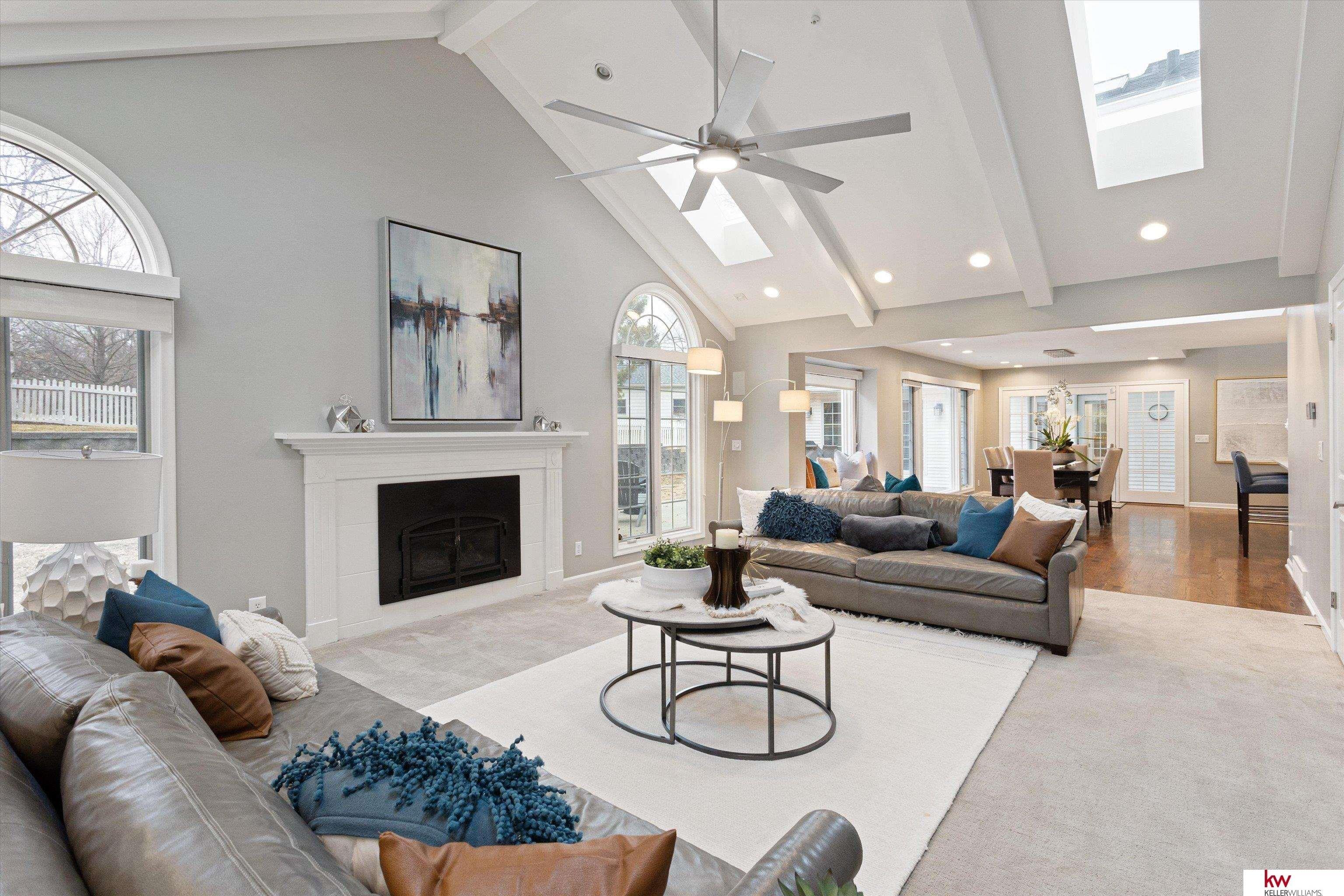 Dewey Cir, Omaha, NE 68114