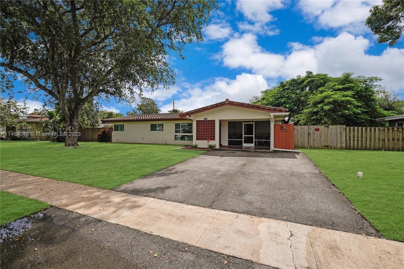 Sw 1st St, Plantation, FL 33317