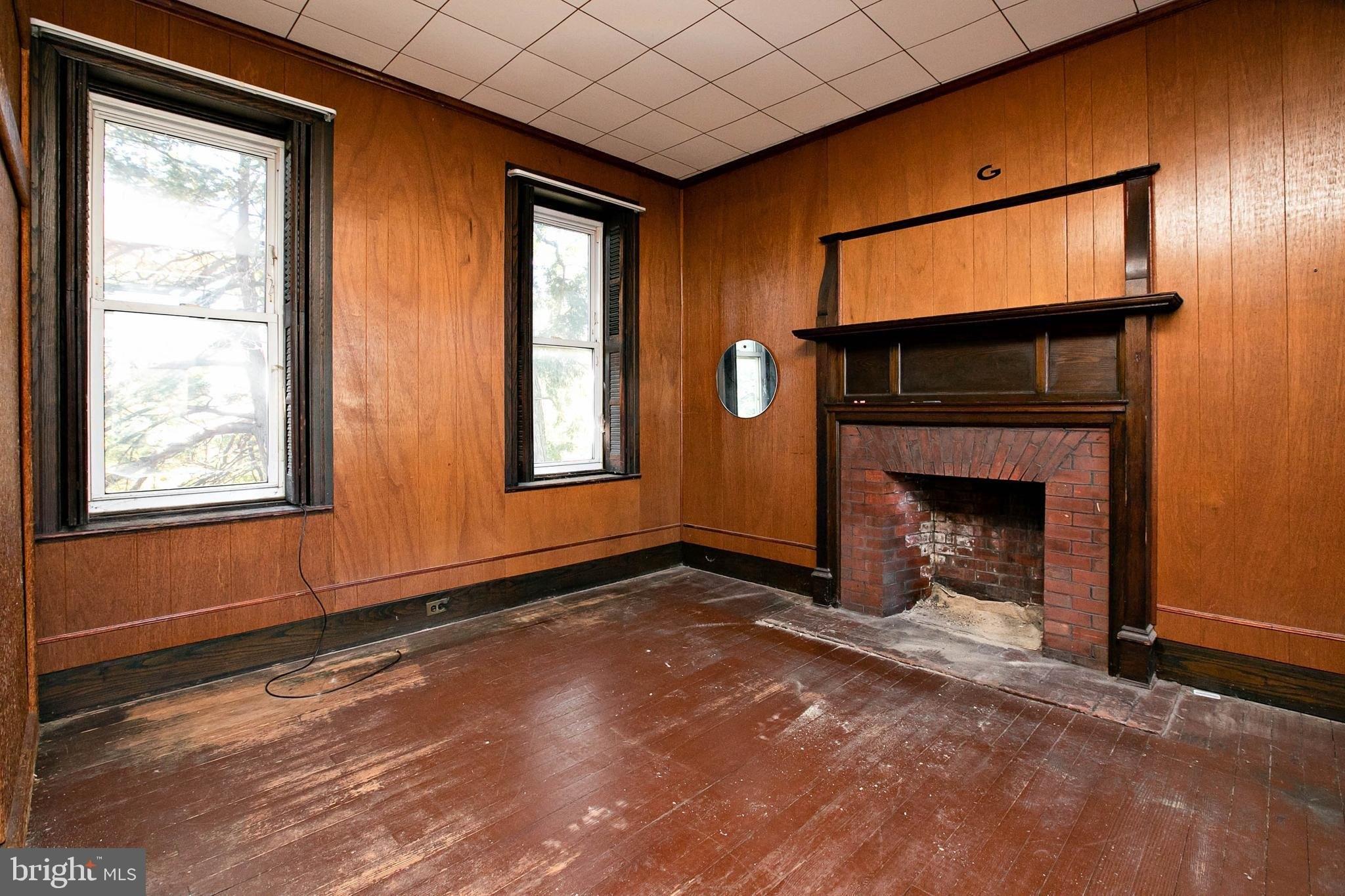 W Thompson Ave, Gloucester City, NJ 08030
