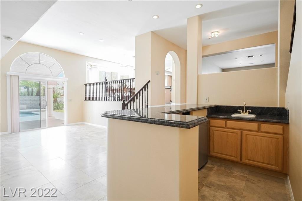 Robin Oaks Dr, Las Vegas, NV 89117