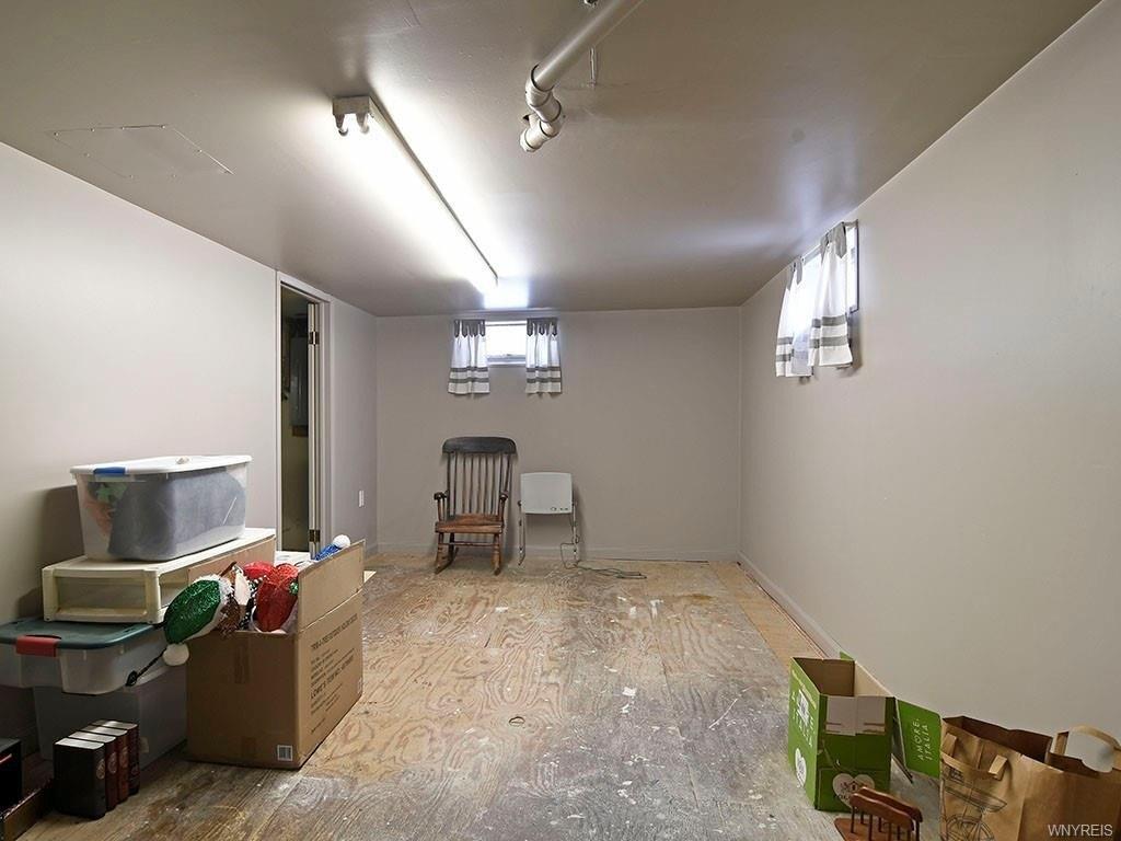 Greenhurst Rd, Buffalo, NY 14221