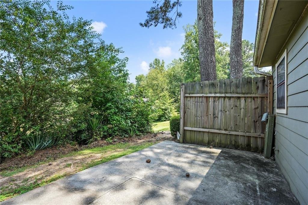 Sandalwood Cir, Lawrenceville, GA 30046