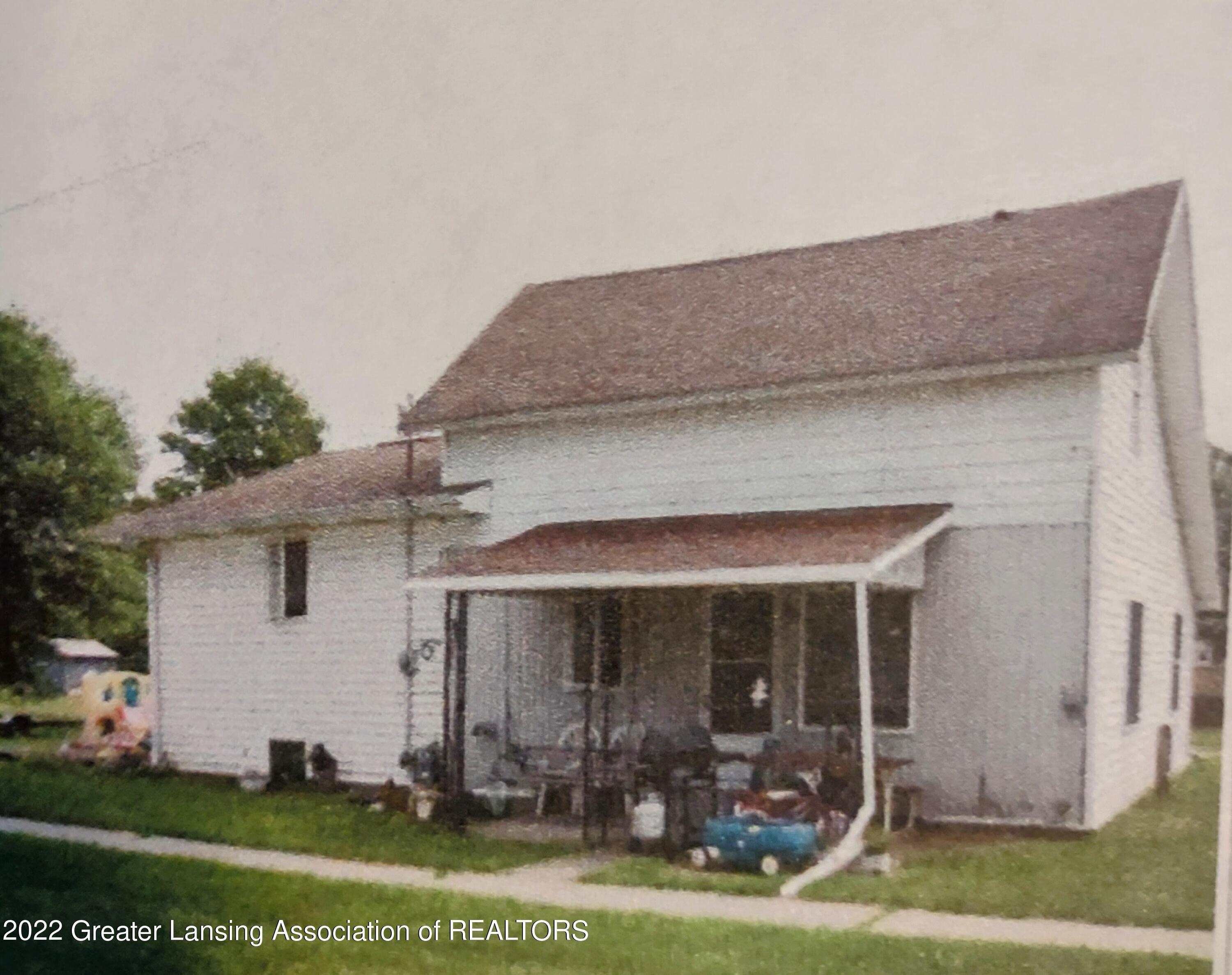 E Fulton St, Perrinton, MI 48871