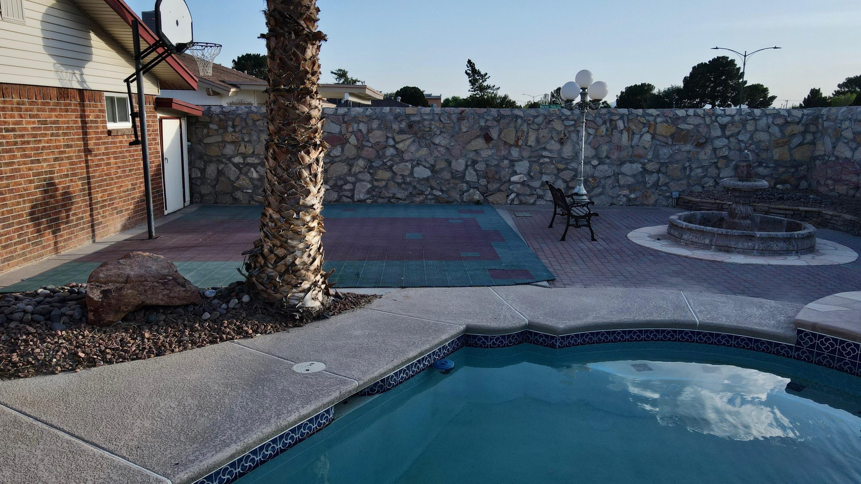 Vogue Dr, El Paso, TX 79935