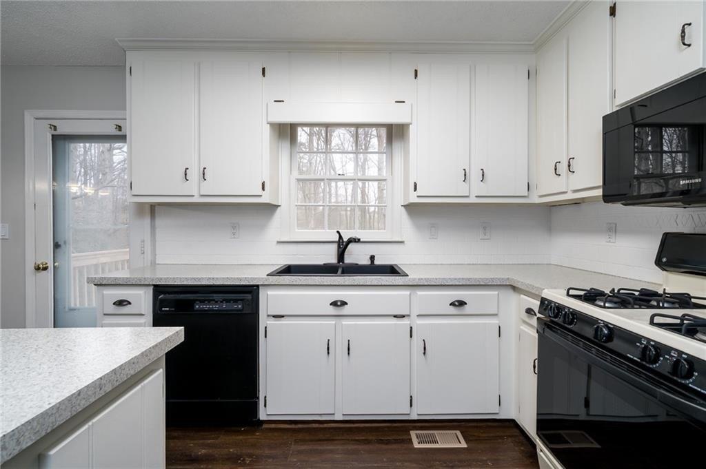 Hickory Point Dr, Canton, GA 30115