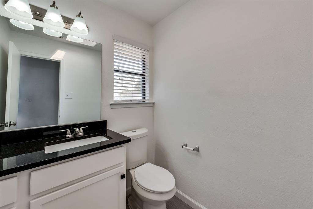 Yorkshire Ct, Euless, TX 76040