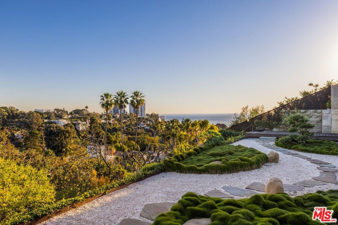 Amalfi Dr, Santa Monica, CA 90402