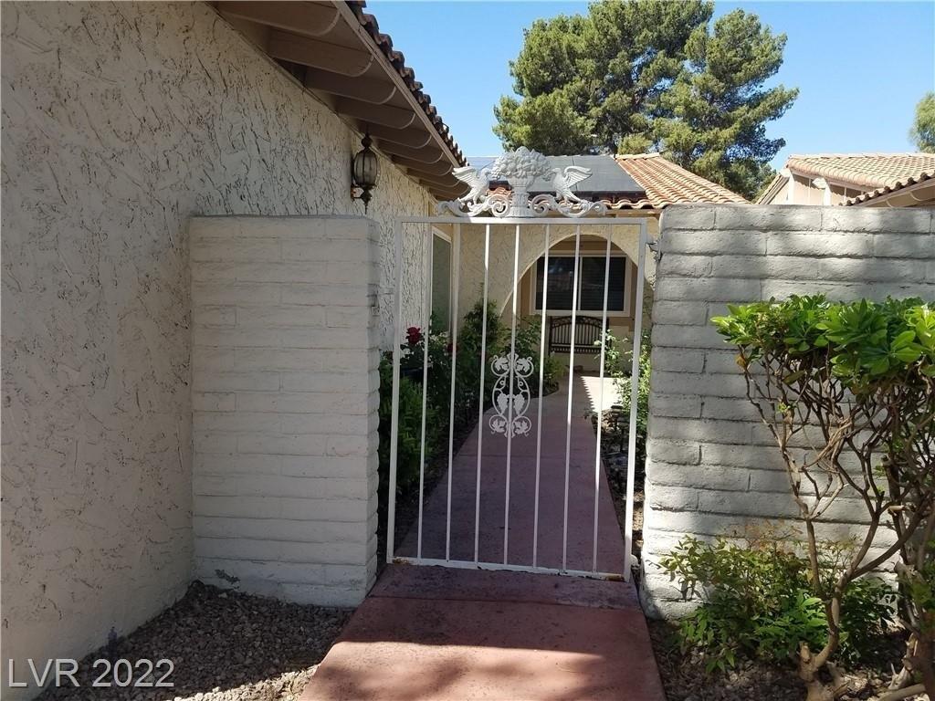 Plaza Del Robles, Las Vegas, NV 89102