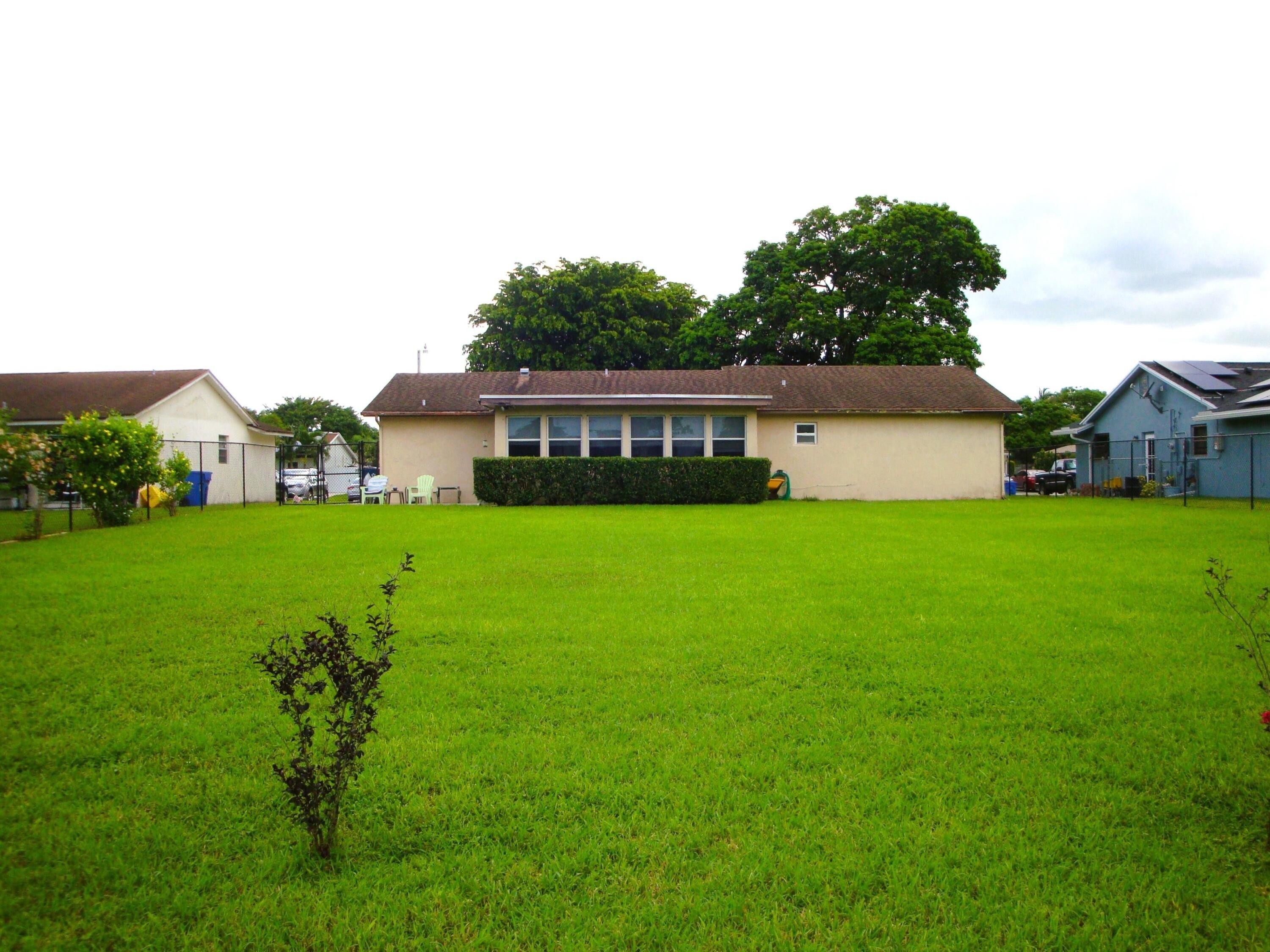 Sandpiper Ave, Royal Palm Beach, FL 33411