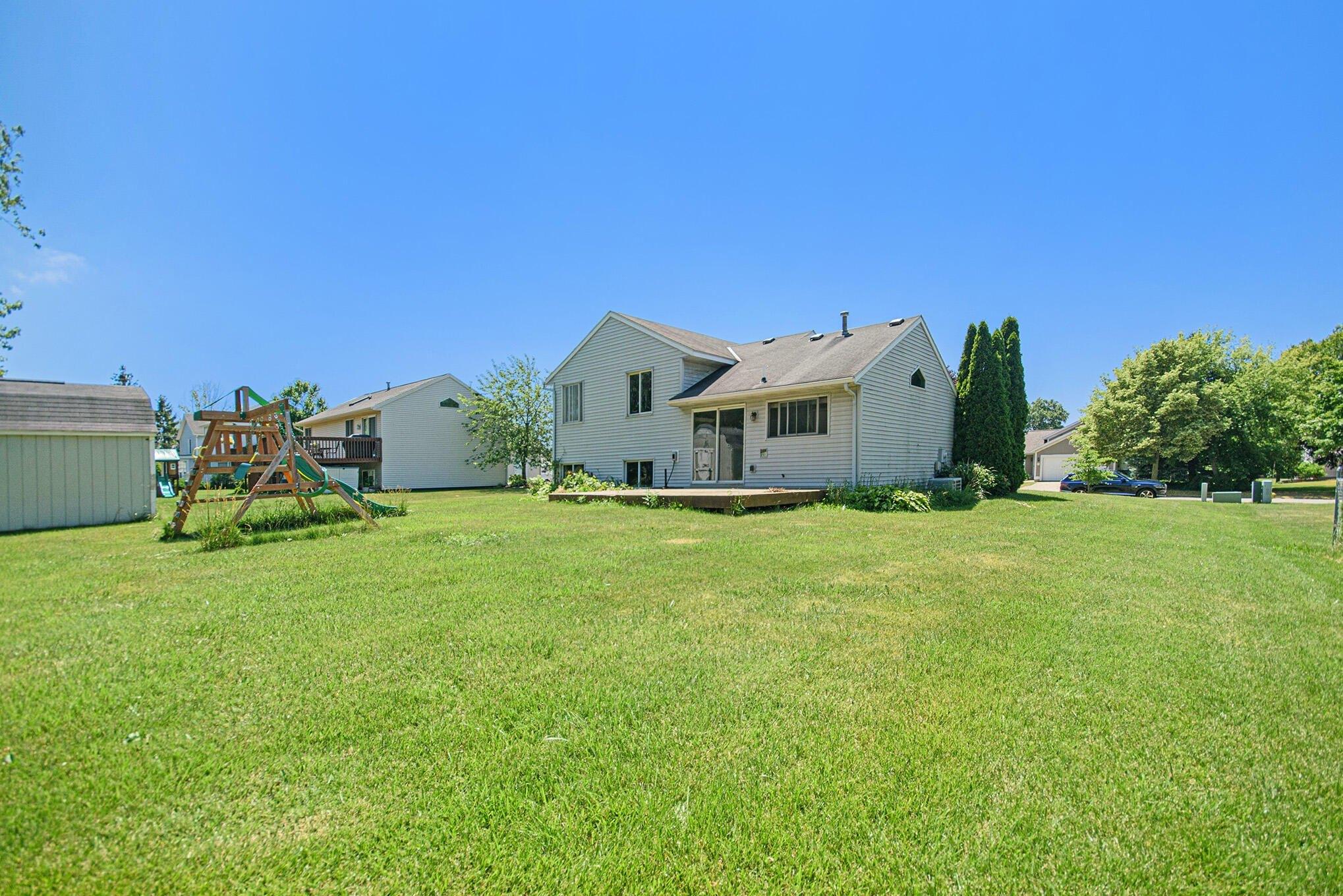 Jennifer Ln, Holland, MI 49423