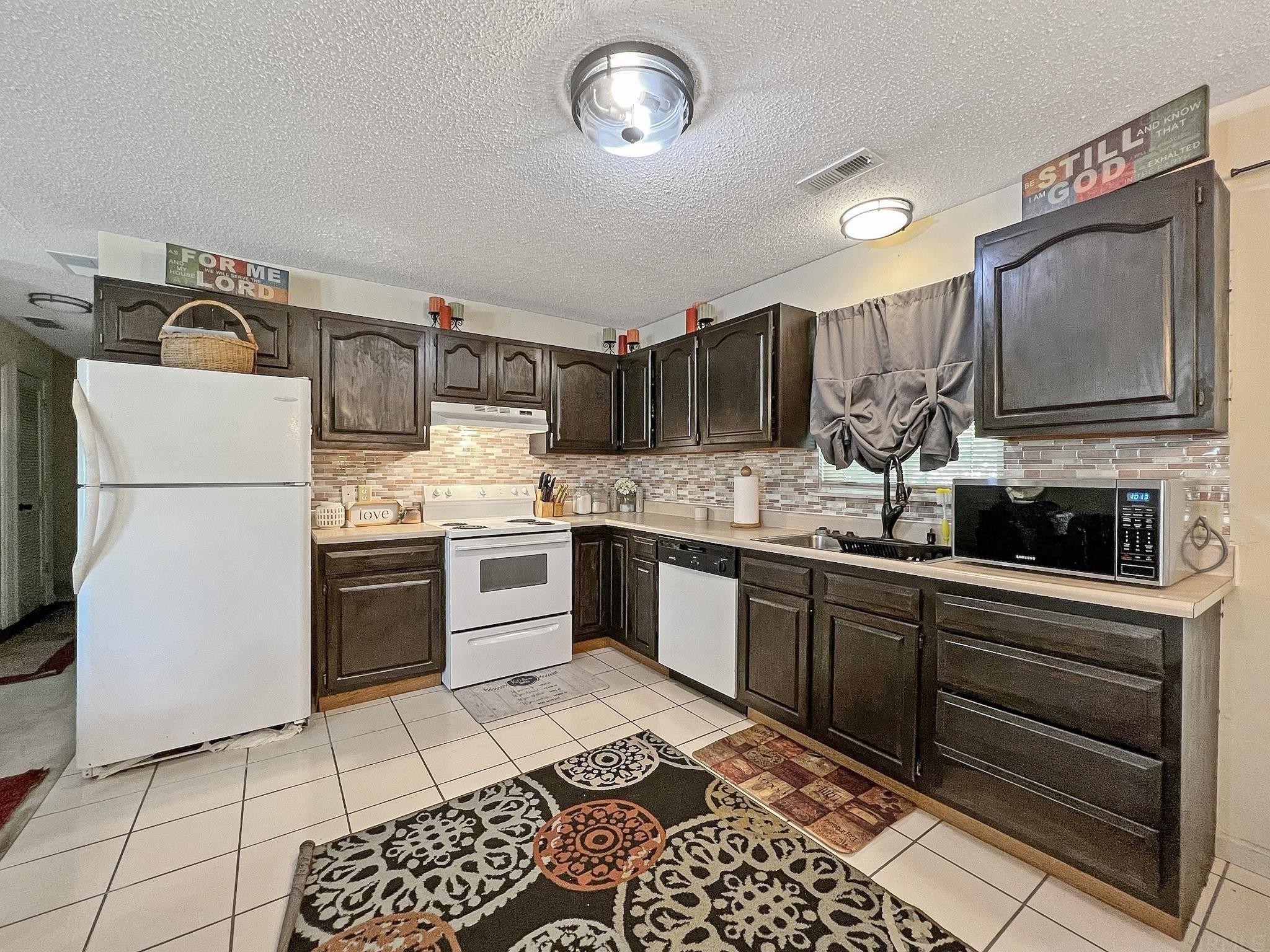 Lowe Ln, Evansville, IN 47714