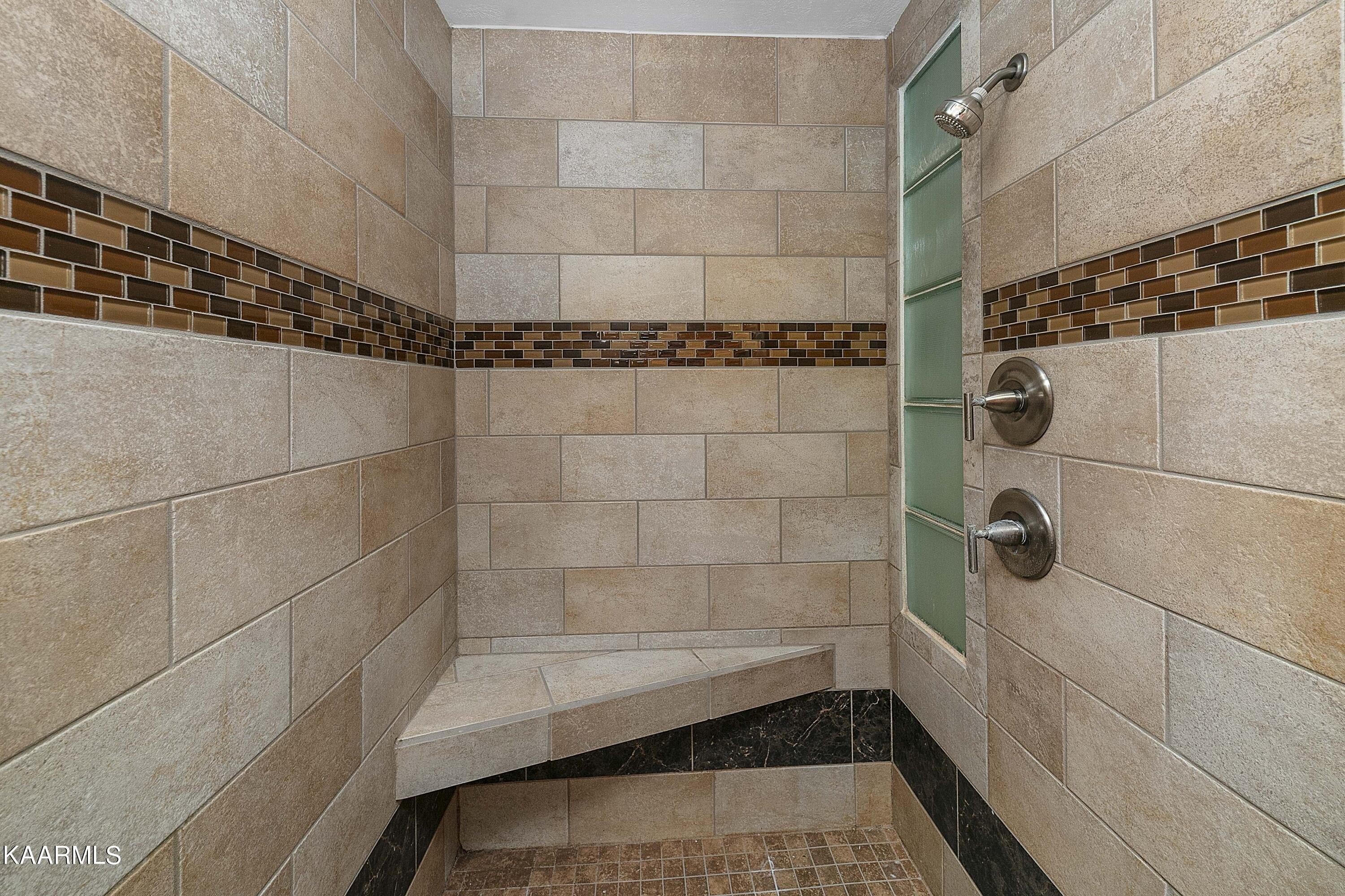Tressa Cir, Powell, TN 37849