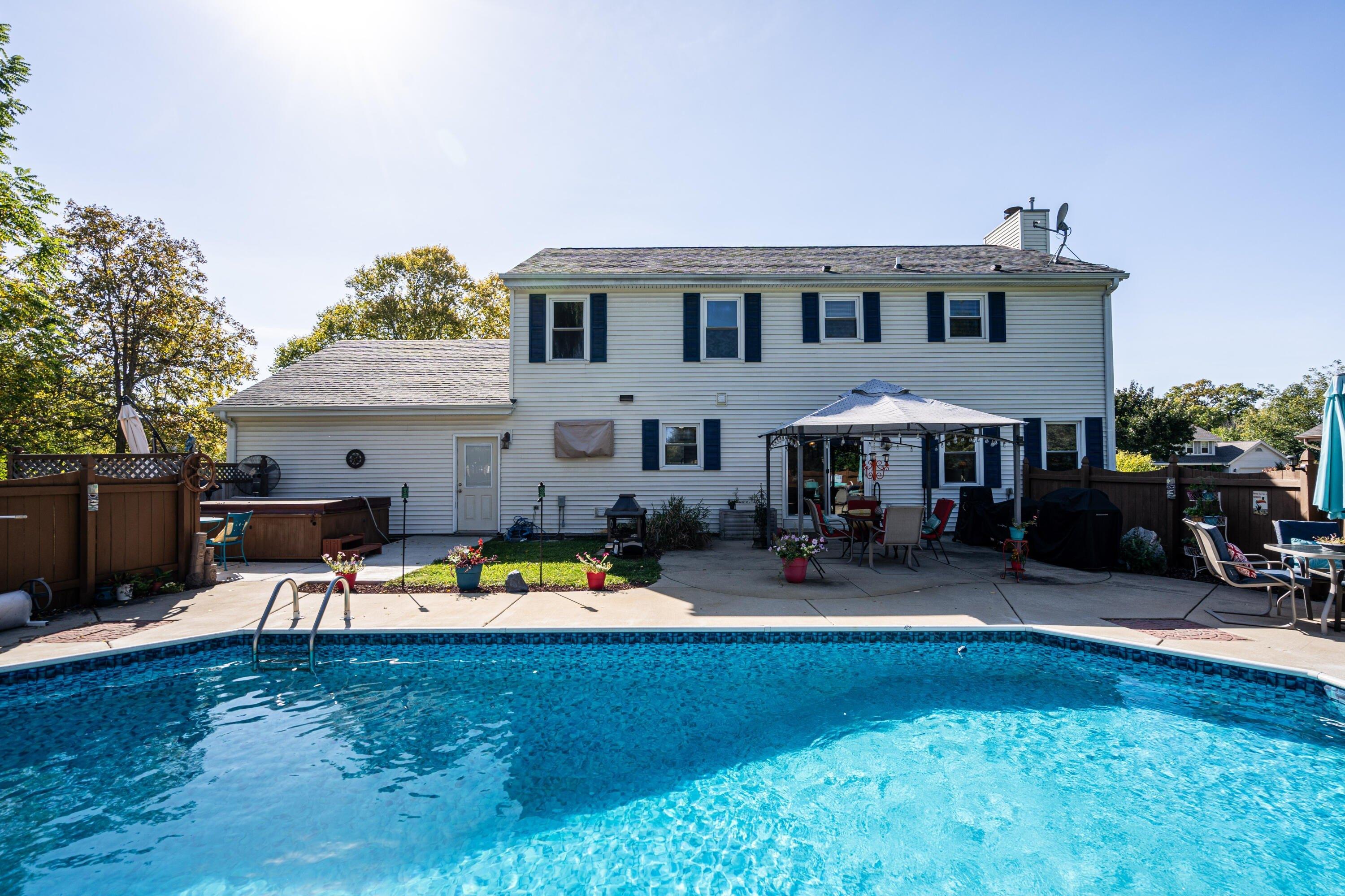 Joy Marie Ln, Waterford, WI 53185