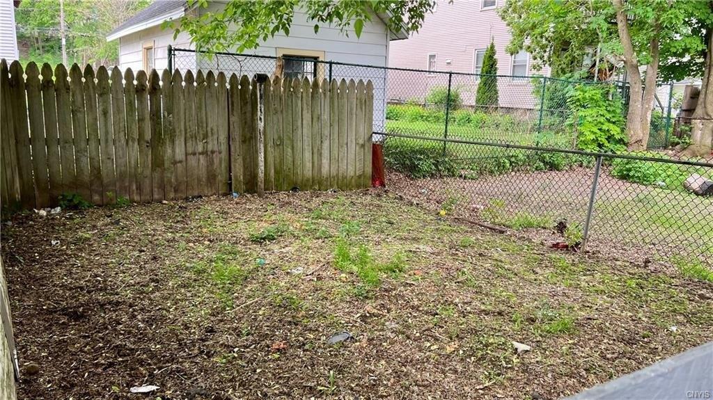 Lawrence St, Syracuse, NY 13208