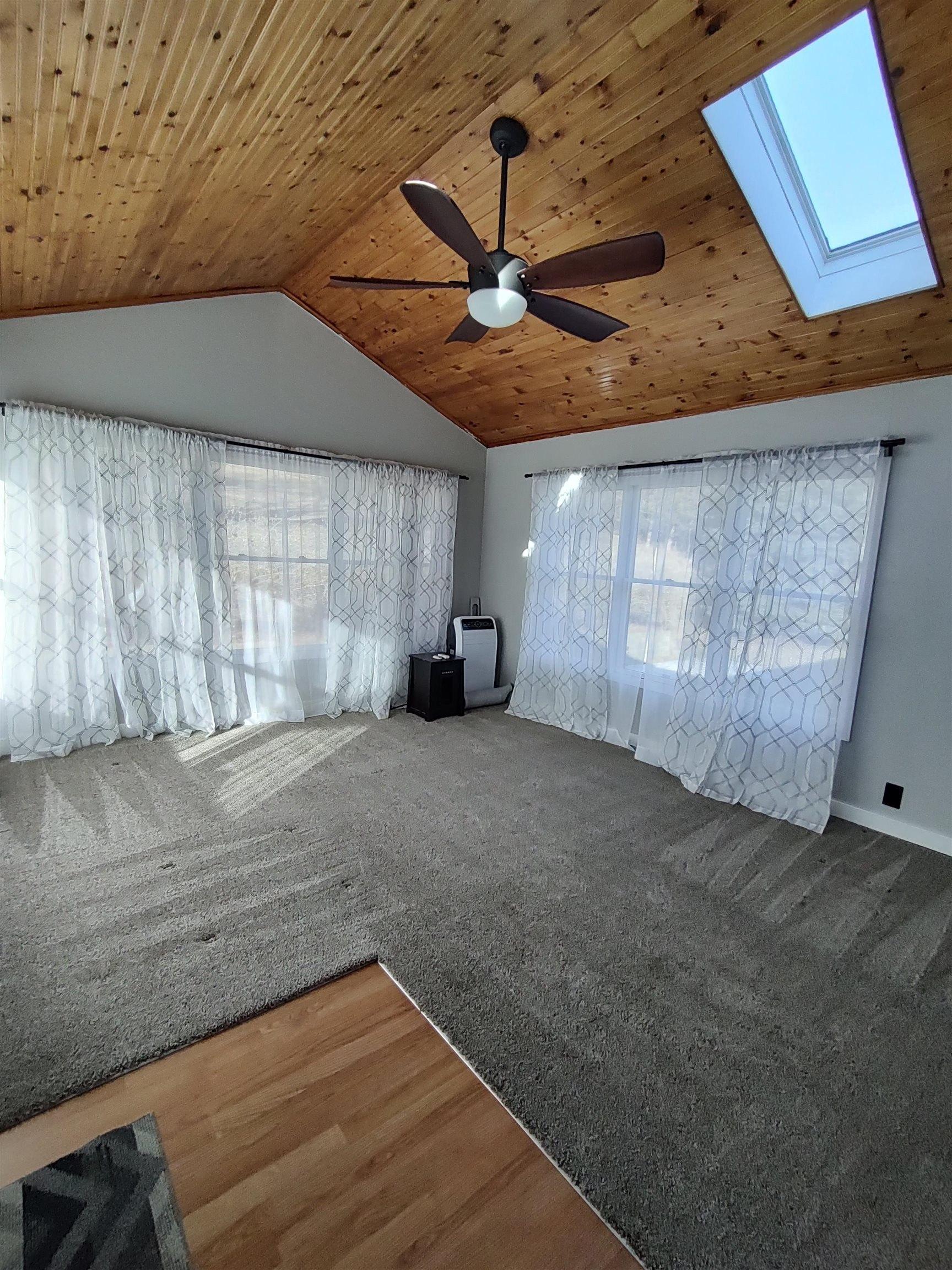 Hickory Ln, Sioux City, IA 51106