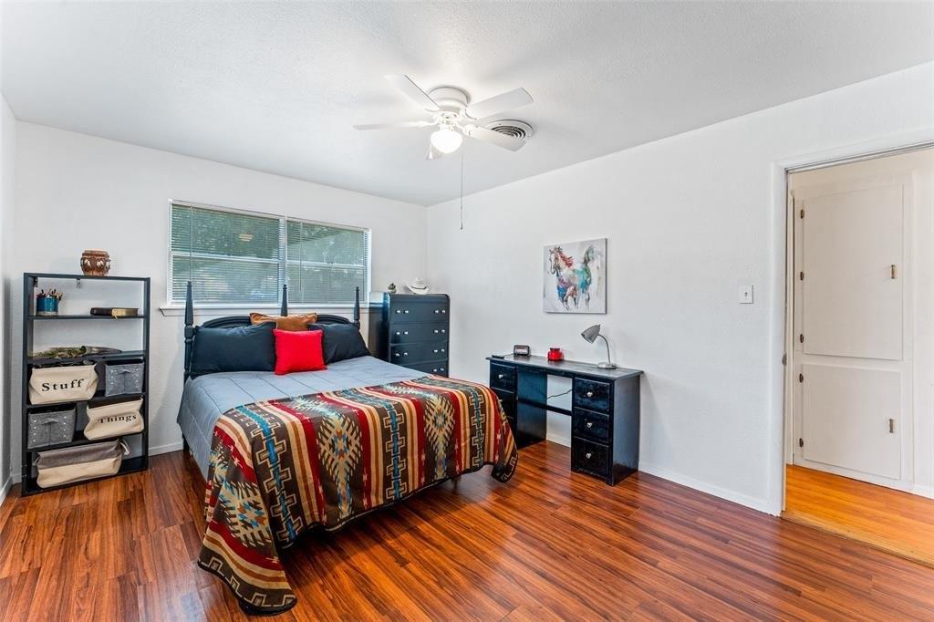 S Lamar St, De Leon, TX 76444
