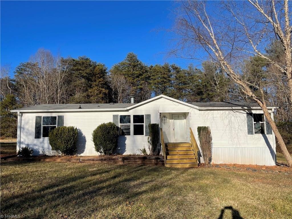 E Main St, East Bend, NC 27018