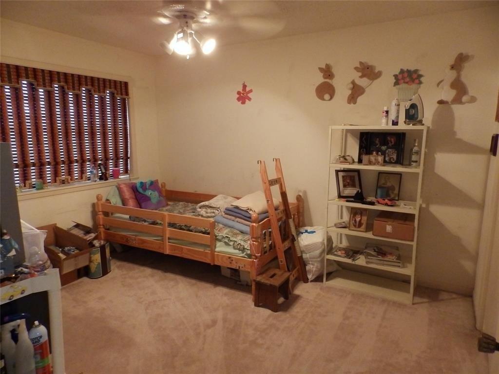 Wesley Dr, Palestine, TX 75801