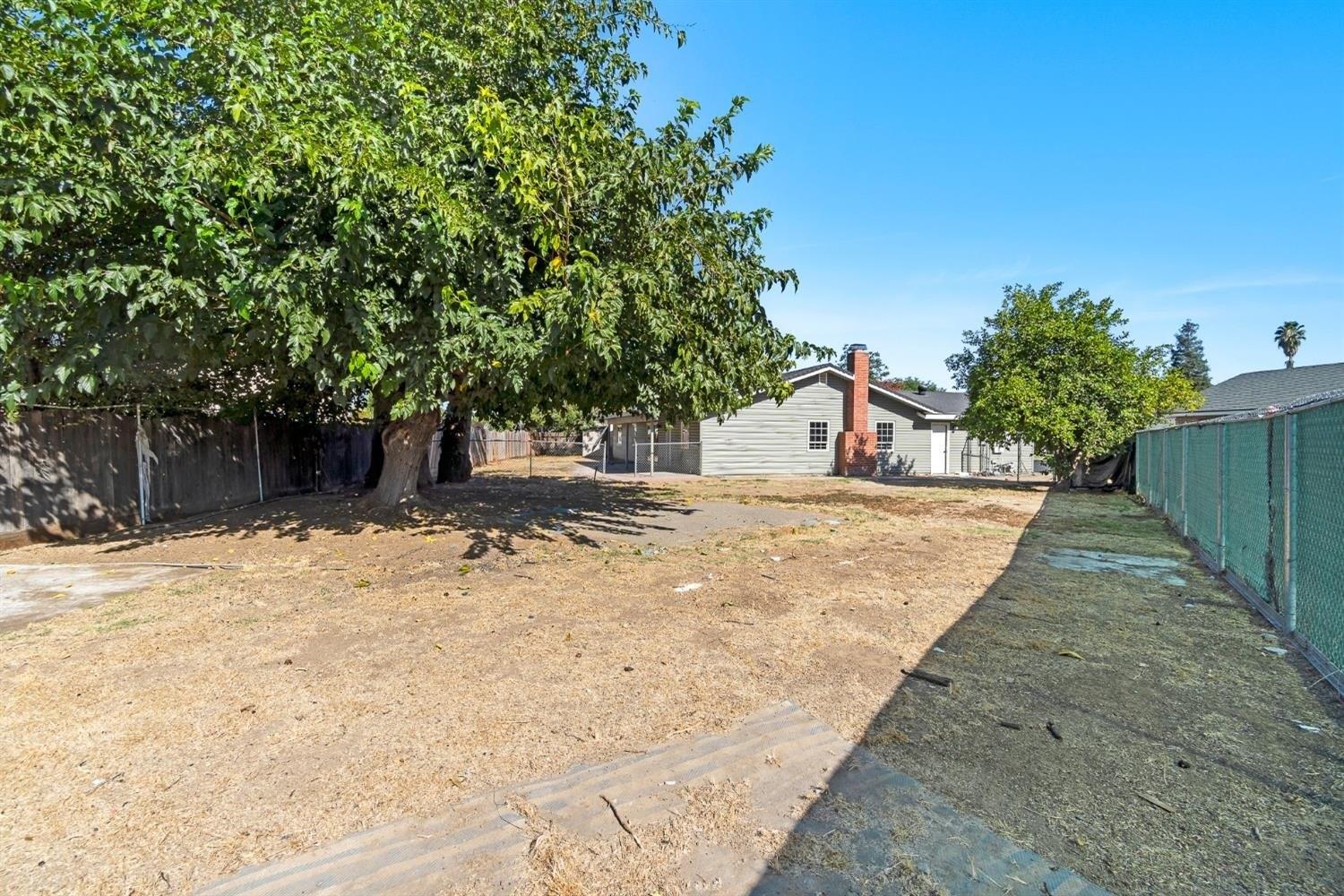 E Grant Ave, Fresno, CA 93727