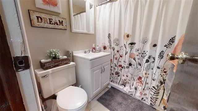 E Arrowhead Dr, Independence, MO 64056