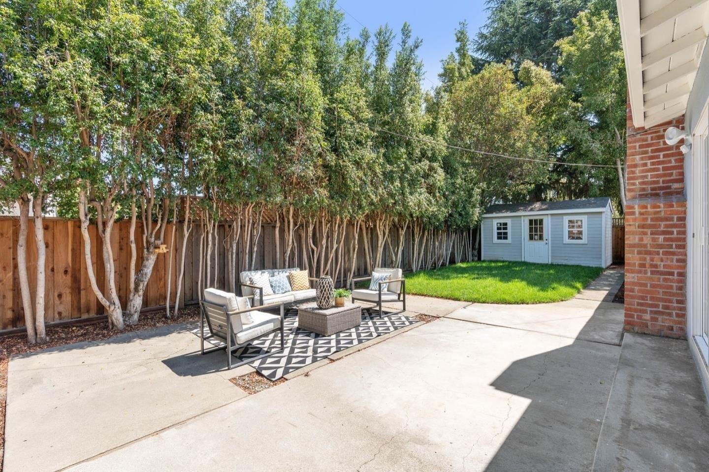 Cuesta Dr, Mountain View, CA 94040