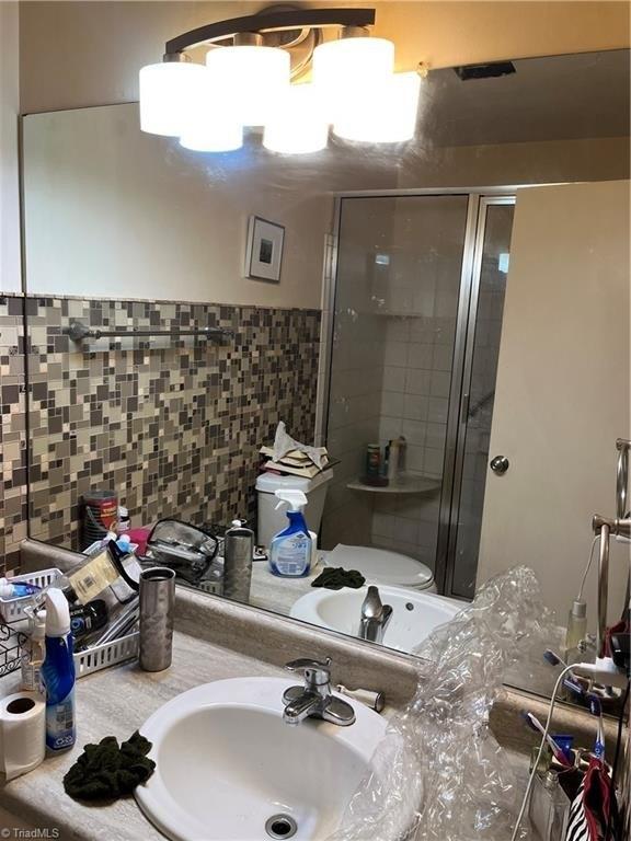 Lamplighter Cir, Winston Salem, NC 27104