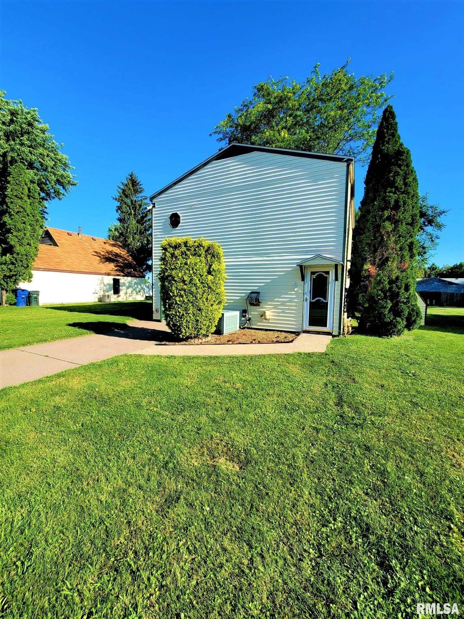 W 59th St, Davenport, IA 52806