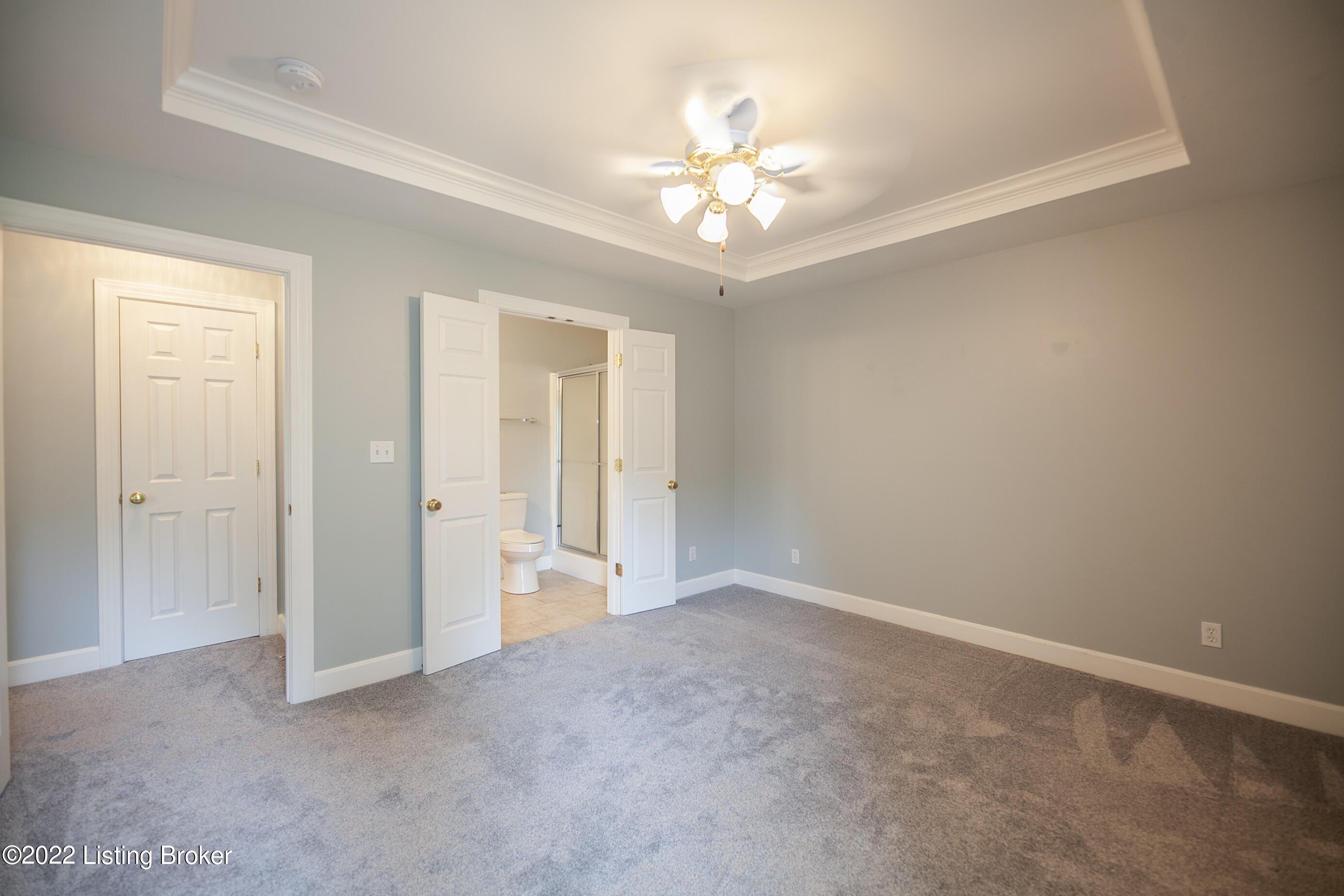 Applegate Village Dr, Louisville, KY 40219