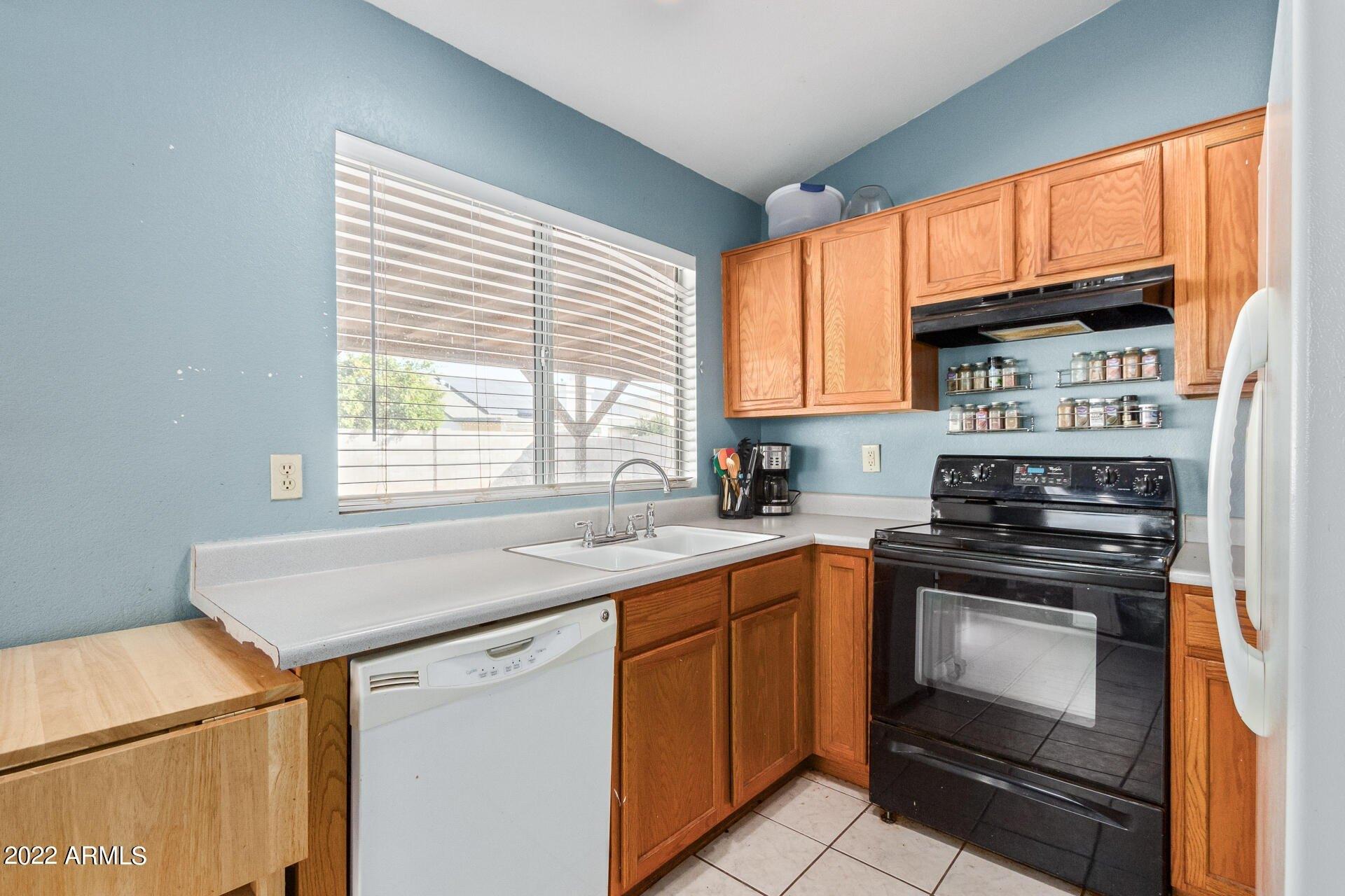 W Cat Balue Dr, Glendale, AZ 85308