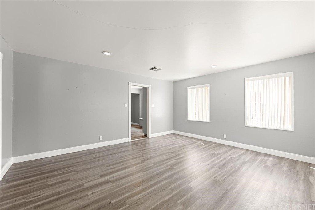 Nestle Ave, Reseda, CA 91335
