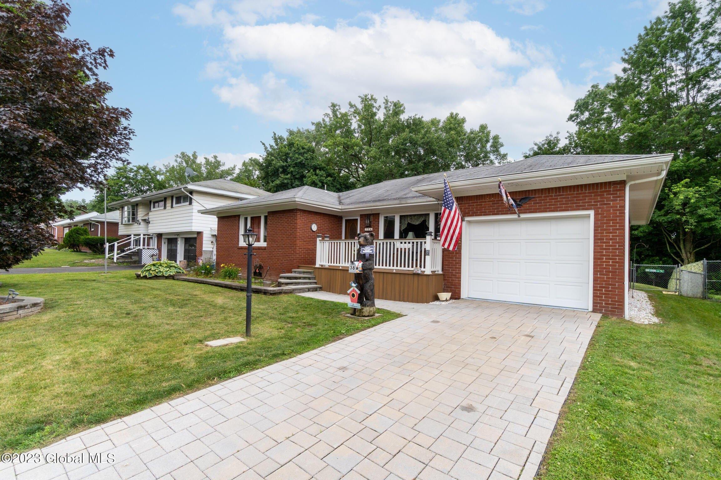 Farley Dr, Rensselaer, NY 12144