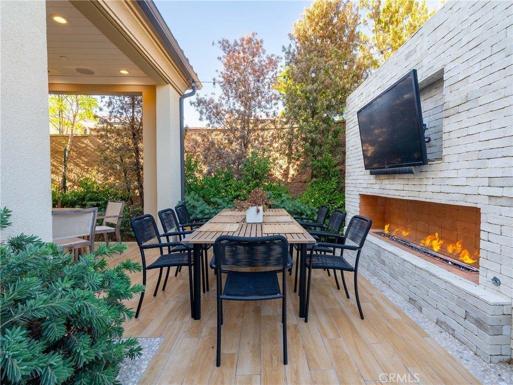 W Bur Oak Cir, Porter Ranch, CA 91326
