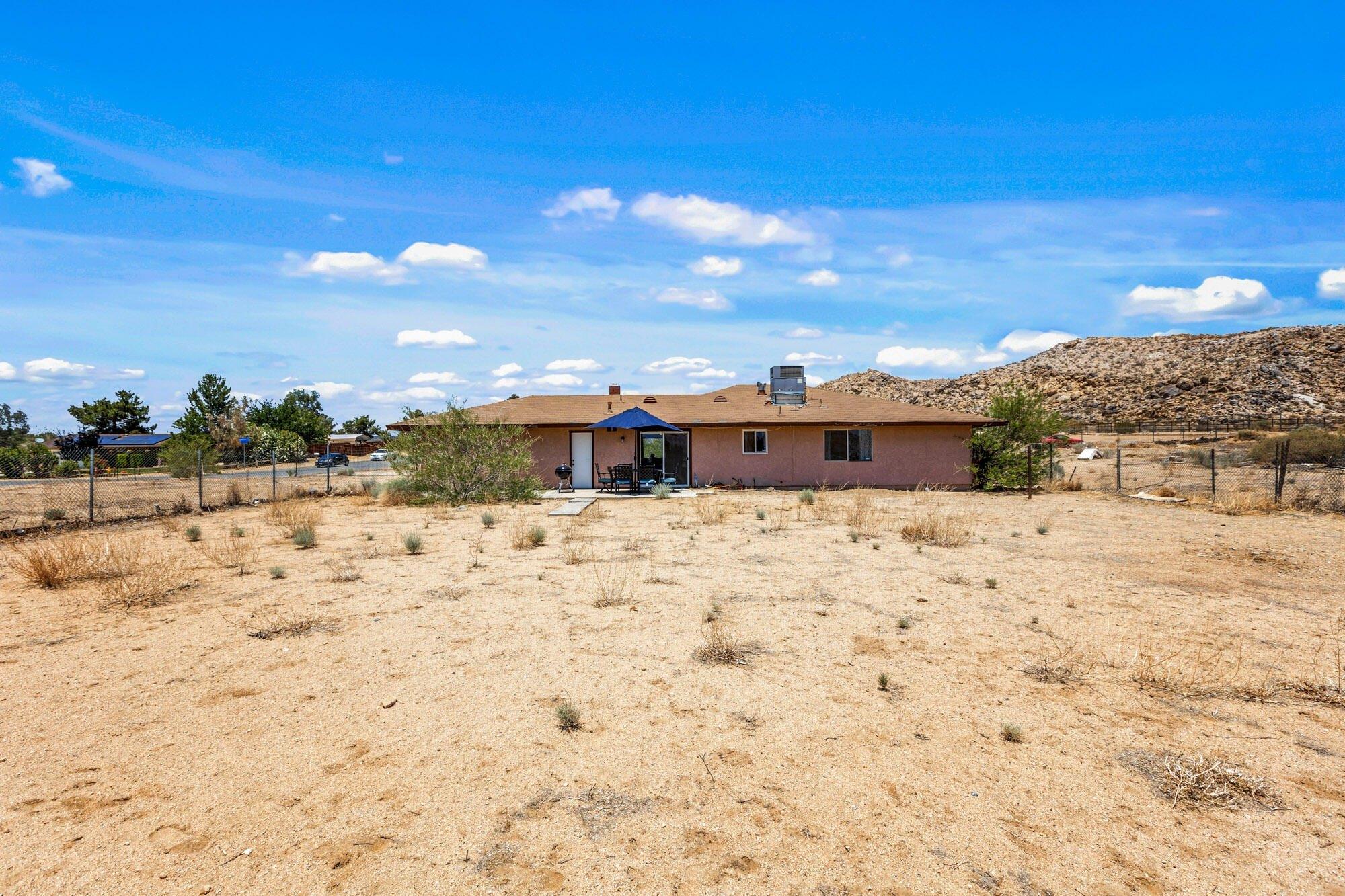 Laredo Vista Ave, Palmdale, CA 93591