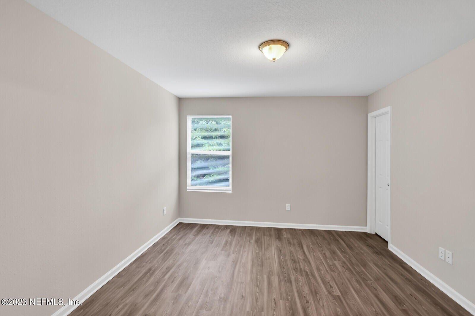 Lake Mist Ln, Jacksonville, FL 32210
