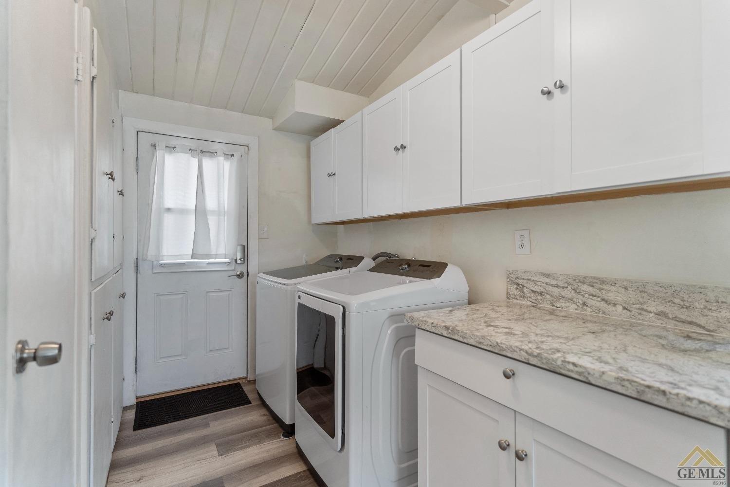 Hollins St, Bakersfield, CA 93305