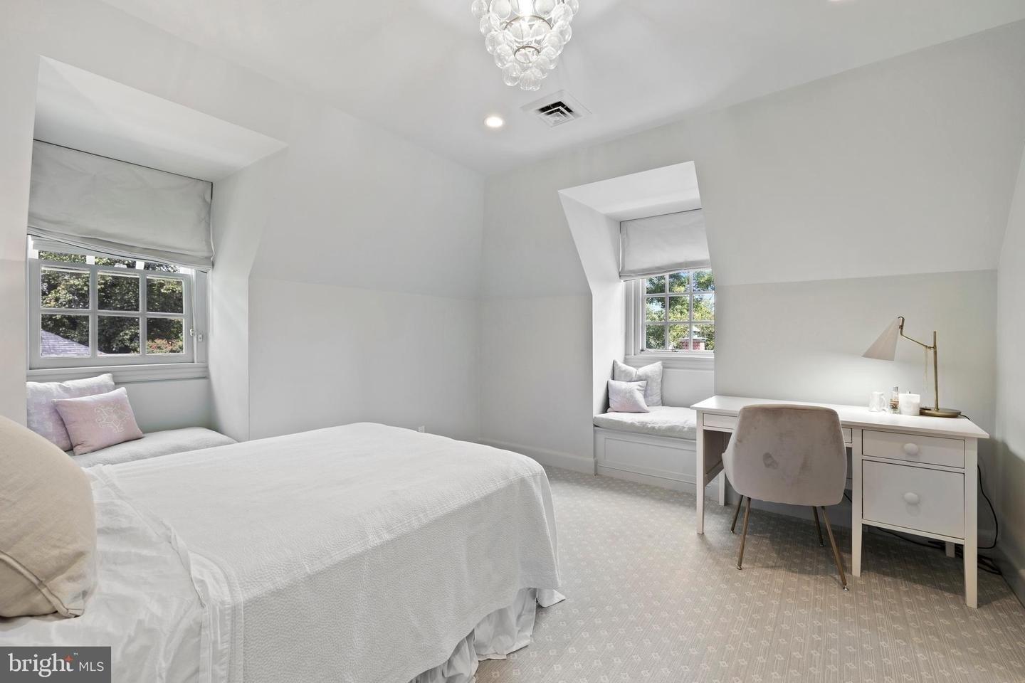 N Charles St, Baltimore, MD 21218