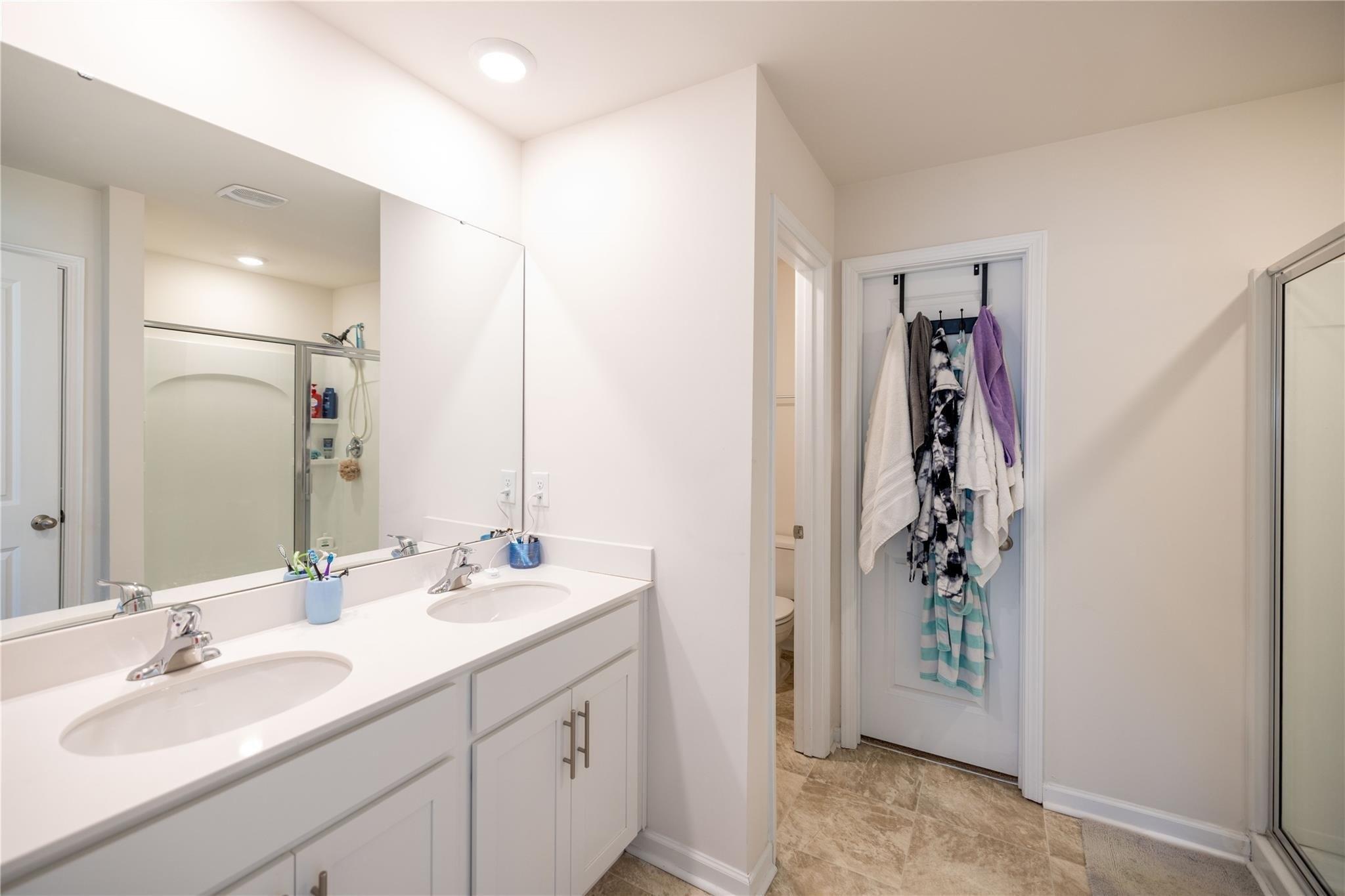 Marathon Ln, Candler, NC 28715