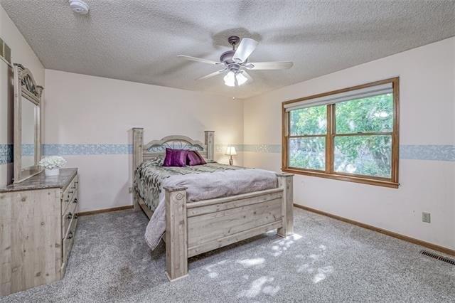 S Mullen Cir, Olathe, KS 66062
