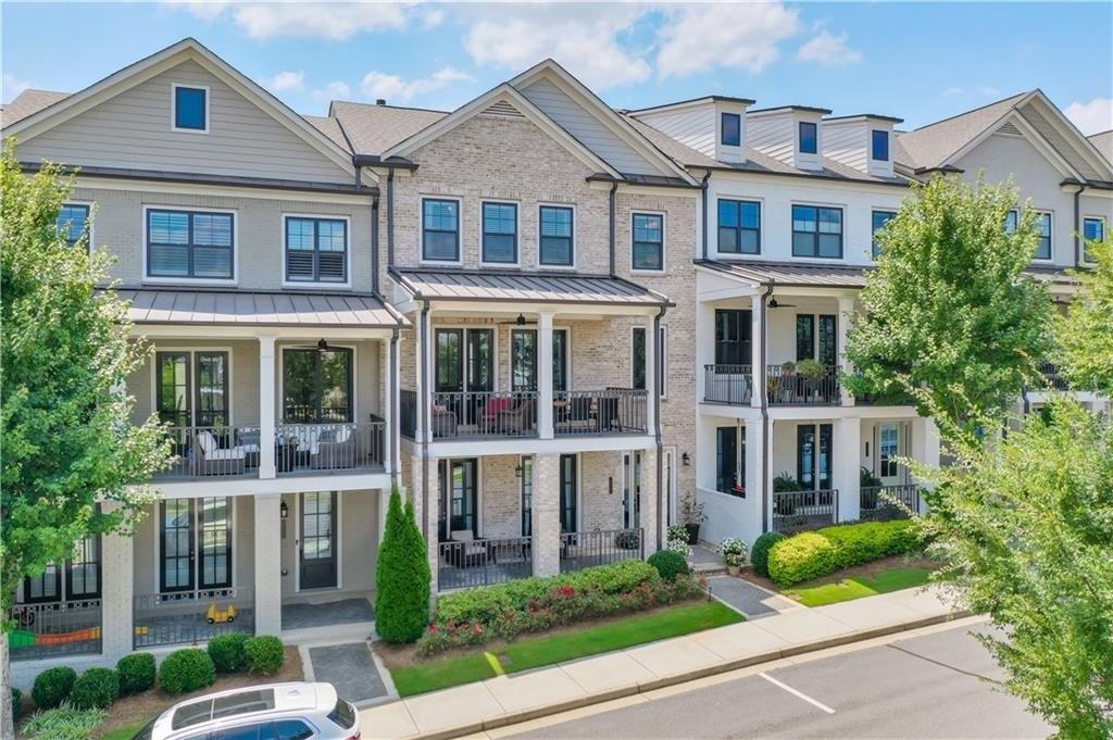 Harlow Cir, Roswell, GA 30076