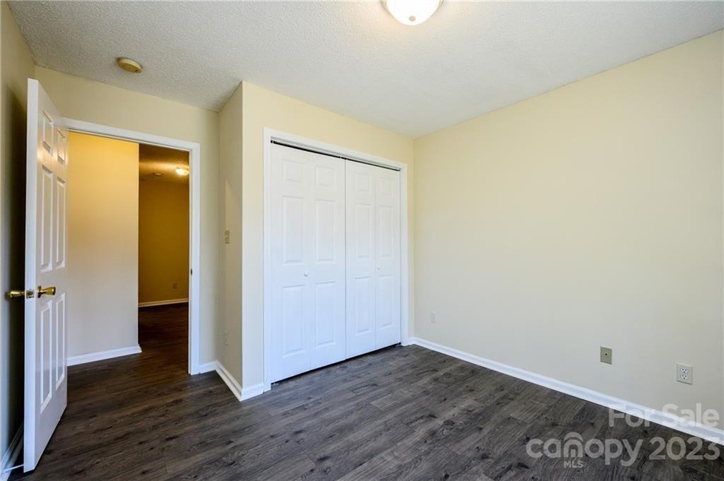 39th Street Cir Sw, Hickory, NC 28602