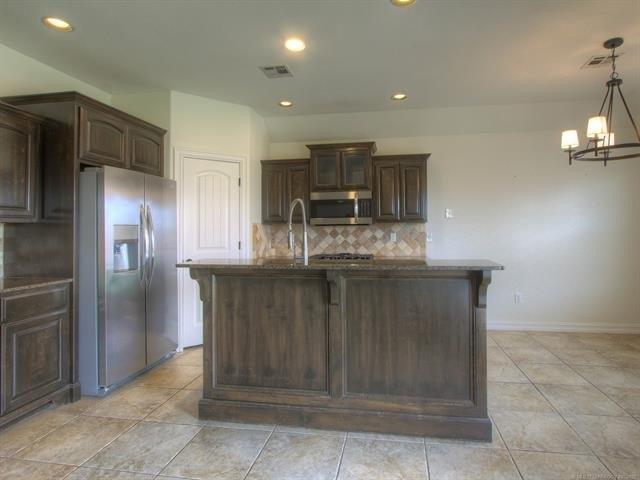 Lansing Ave, Glenpool, OK 74033