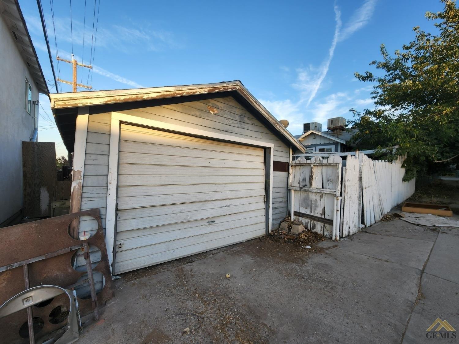 F St, Taft, CA 93268