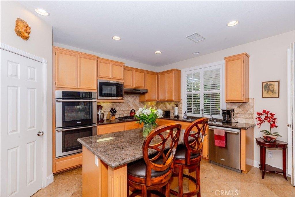 W Summerset Dr, Rialto, CA 92377