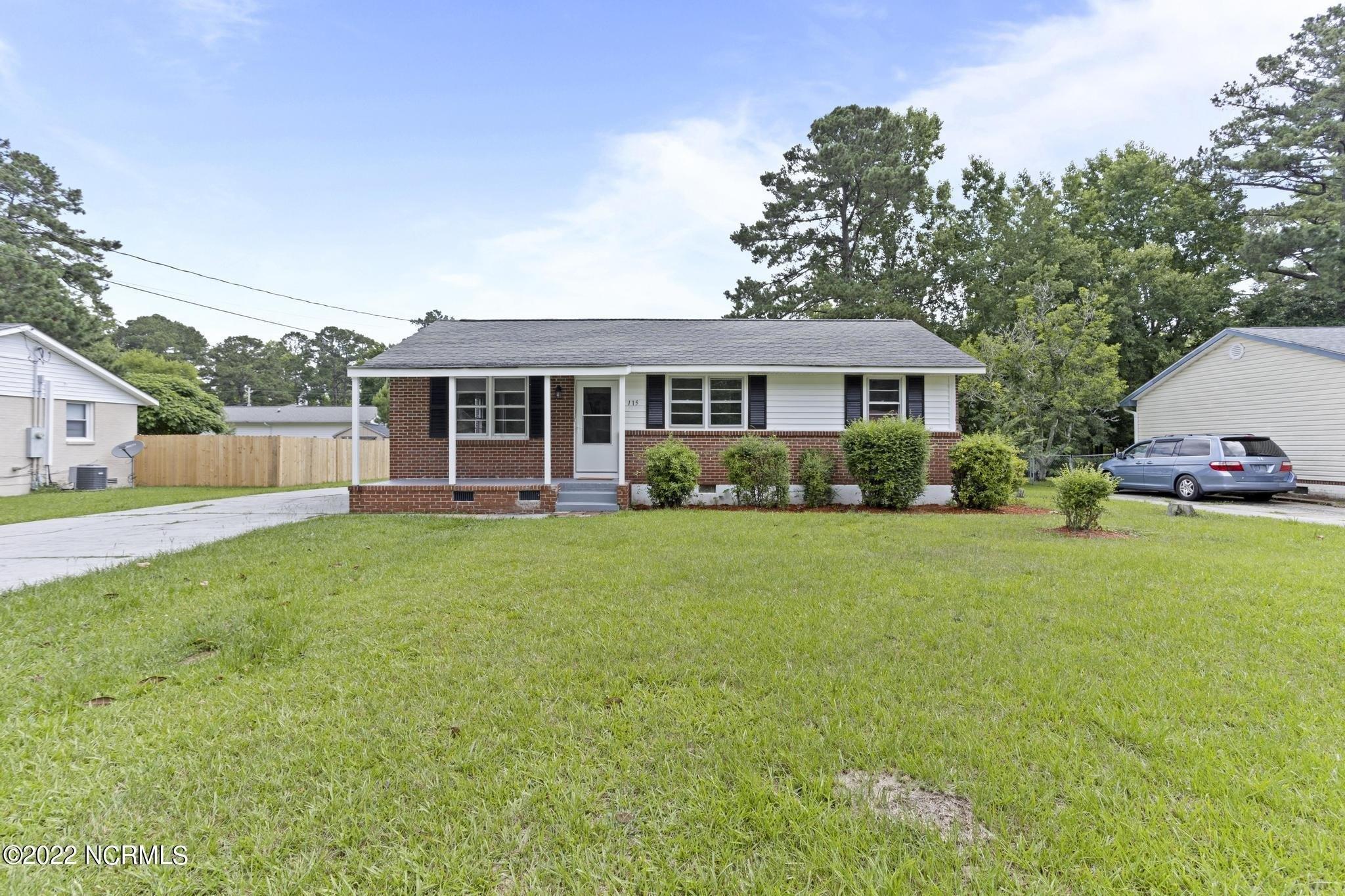 Armstrong Dr, Jacksonville, NC 28540