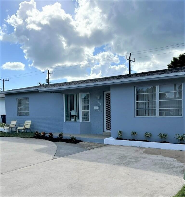 Ne 2nd St, Hallandale Beach, FL 33009
