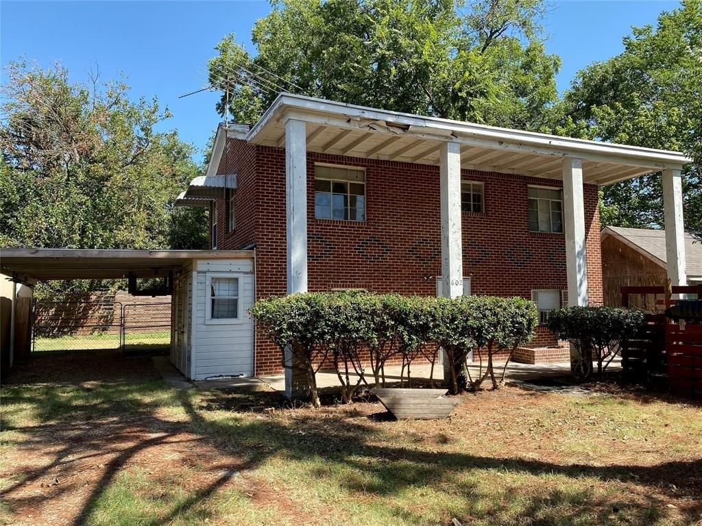 W Milam St, Ennis, TX 75119